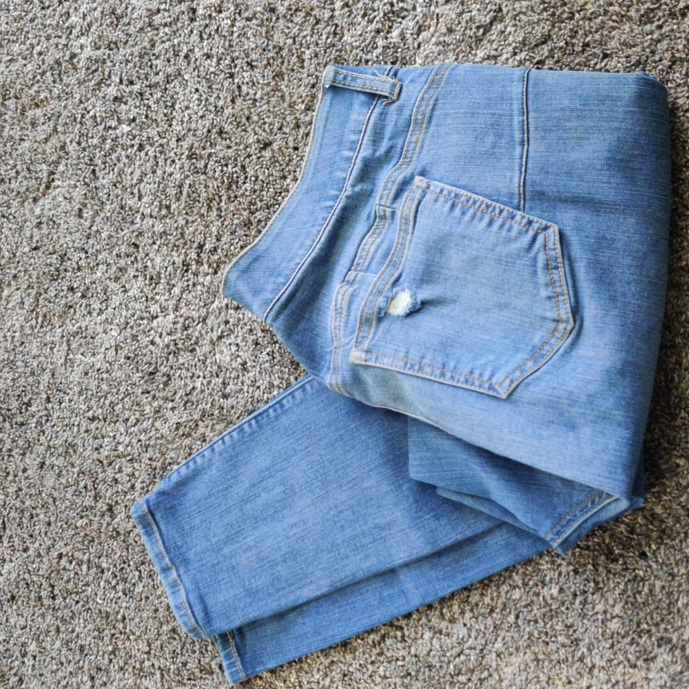 Torrid Bombshell distressed skinny jeggings